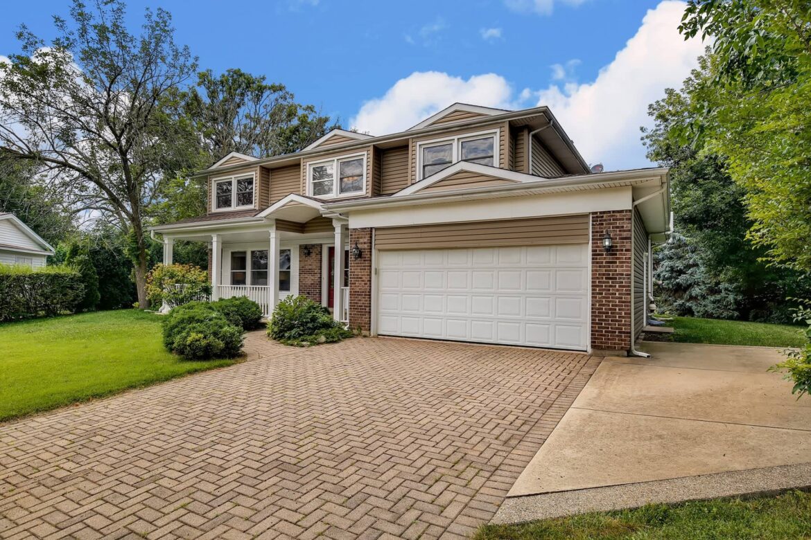 23w410 woodcrest ctm 2.jpg