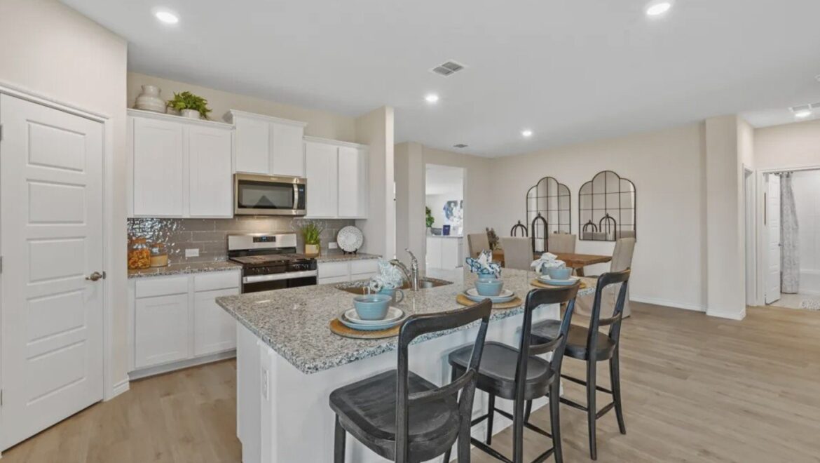 8e8d0256510992792e15959d94e25a68w c183242658srd q80.jpg