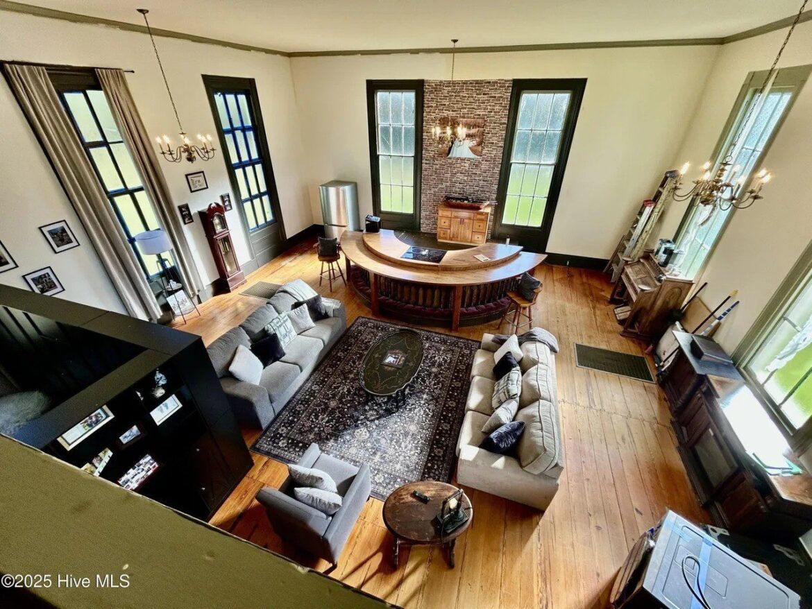 912a99055979ba102bbd95e1205b4e53w c3088519389srd q80.jpg