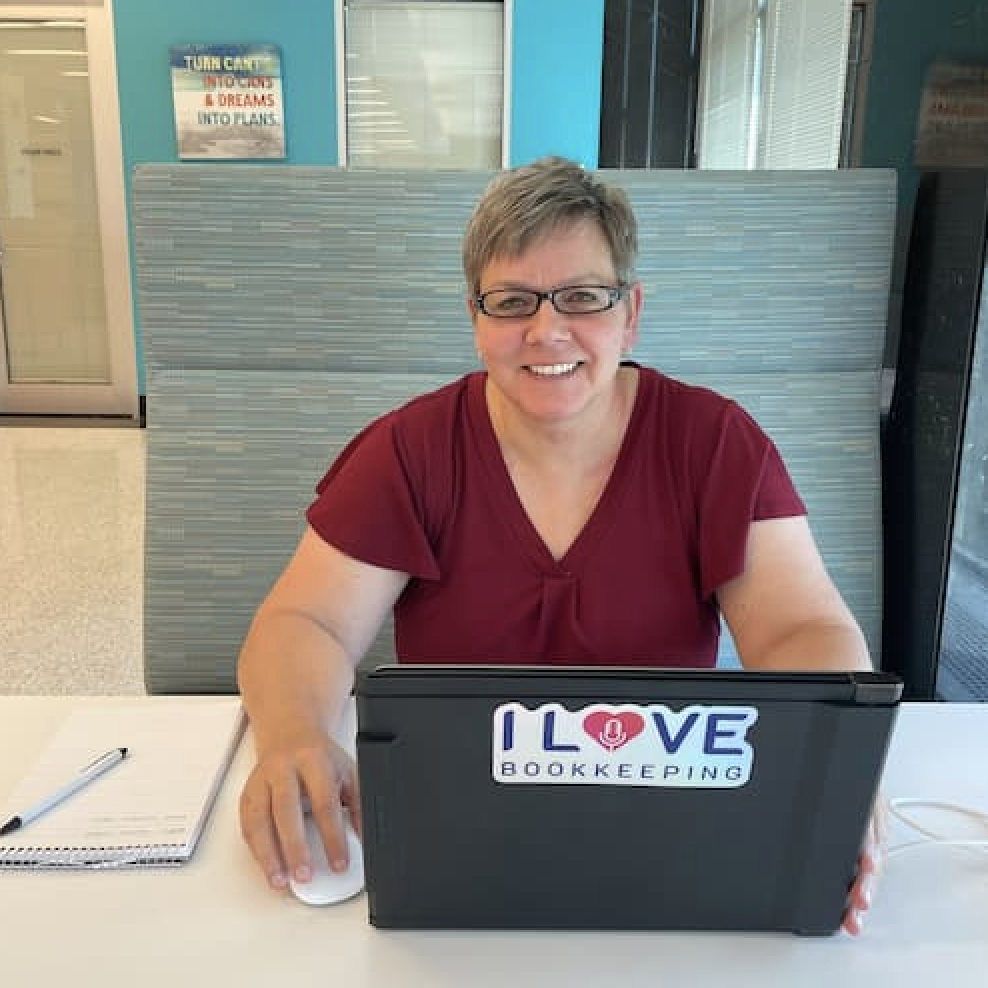 Heidi-Hallmark-woman-entrepreneur.png Heidi hallmark woman entrepreneur.png