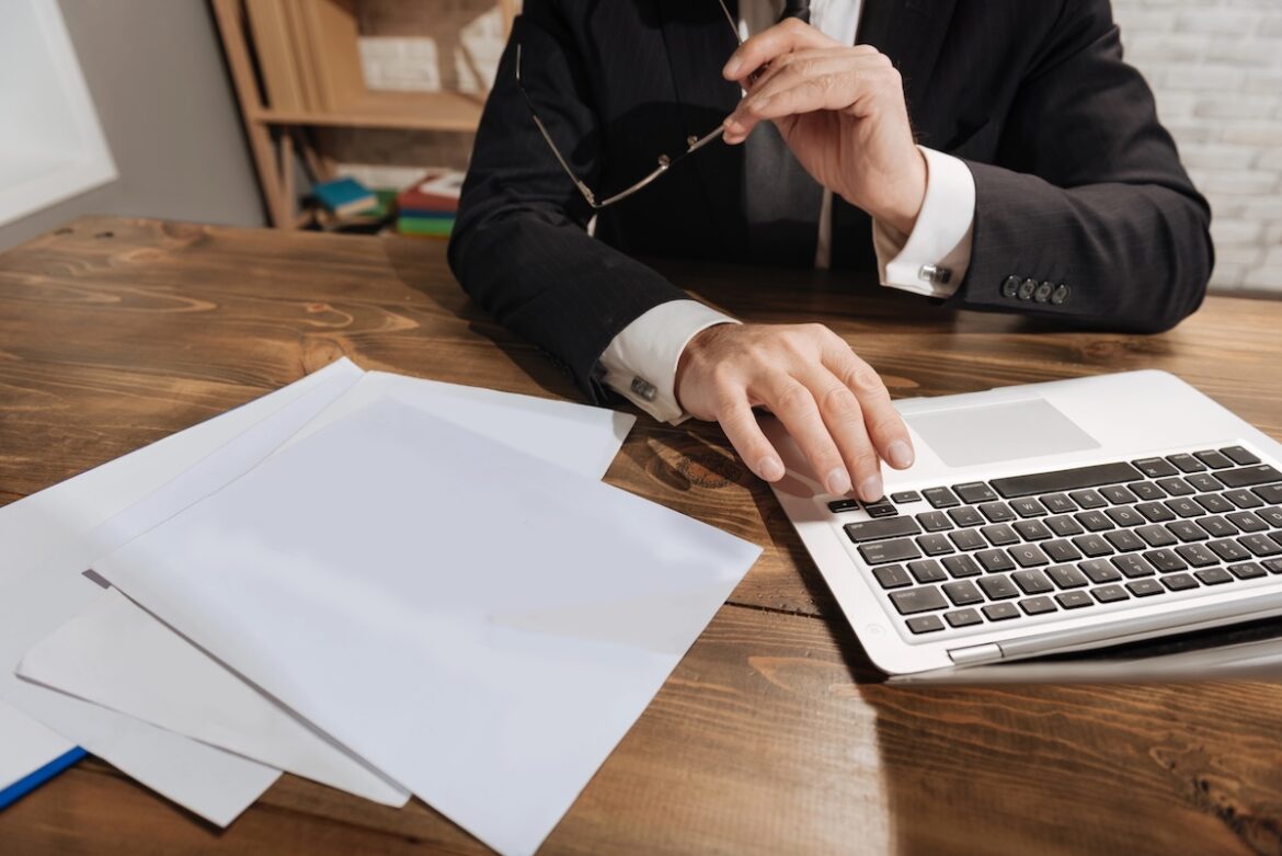 Older worker 401k.jpg