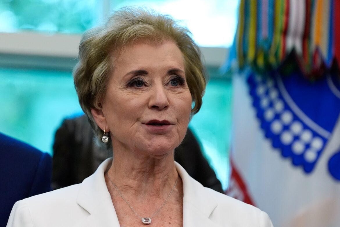 Linda McMahon at White House.jpg