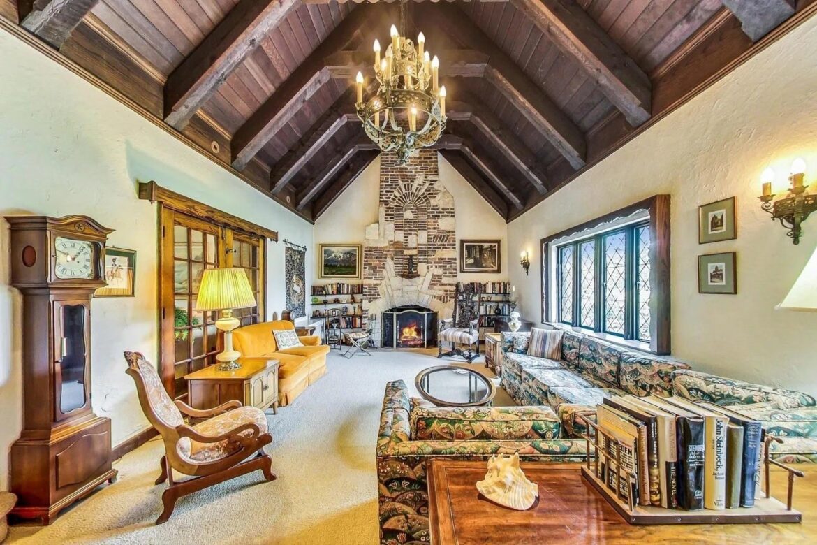 1fcf99264487055e512b1c56228a7bfew c3471704243srd q80.jpg