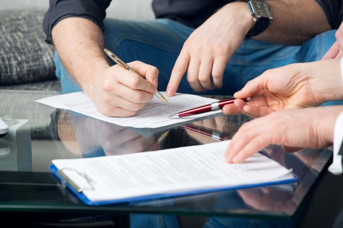 Signing closing documents shutterstock 134396354.jpg