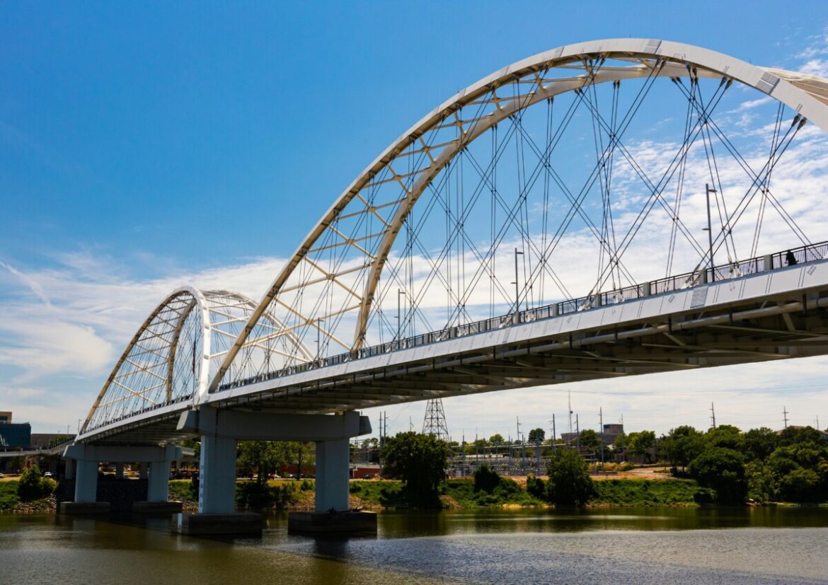 Broadway Bridge in Little Rock Arkansas.jpg