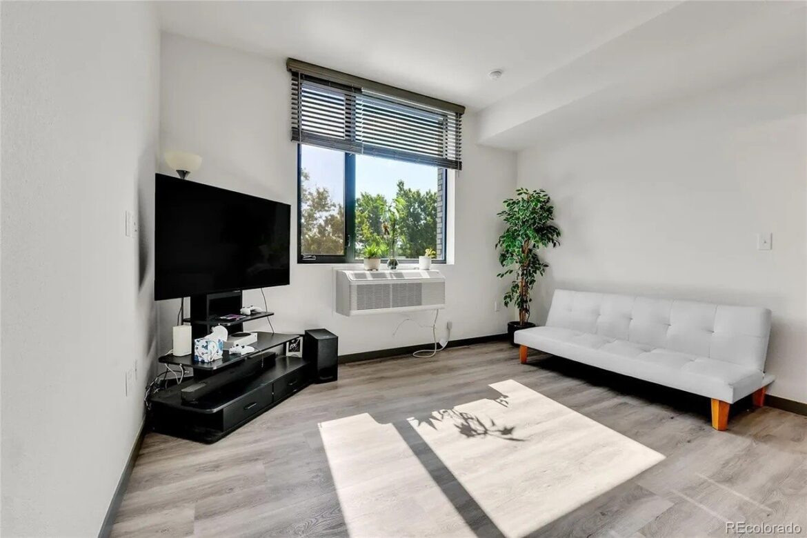 F7091f93be2288cc240650c46c0976d4w c2672556128srd q80.jpg