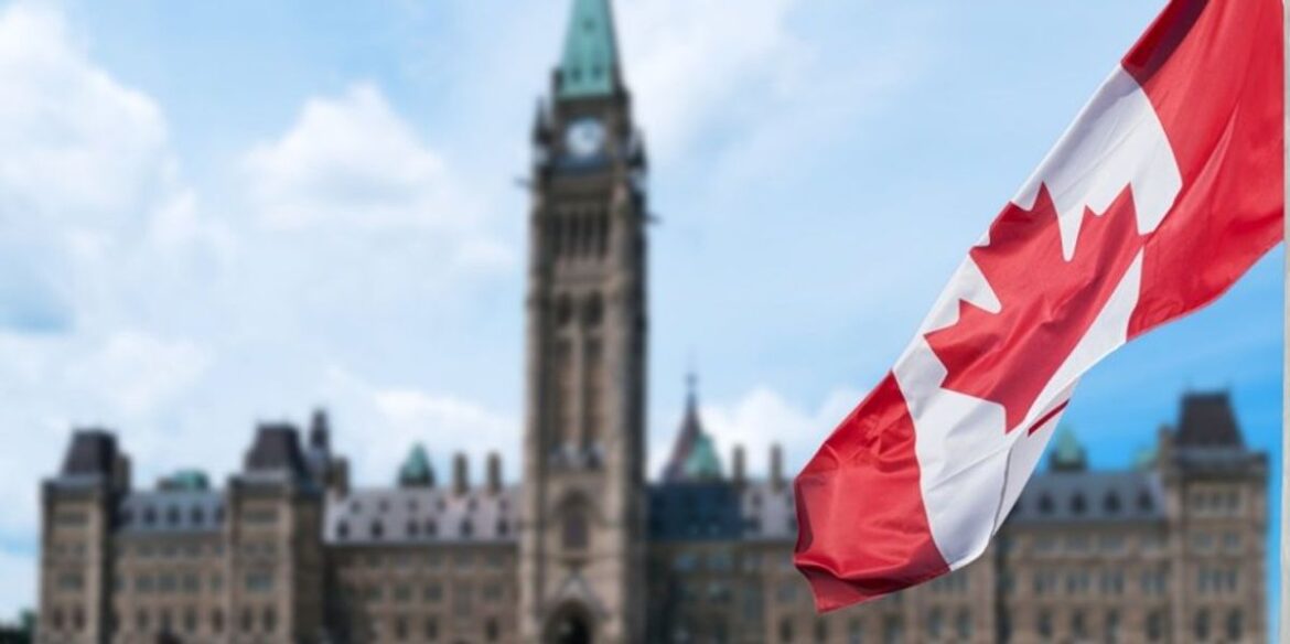 Canada flag parliament.jpg