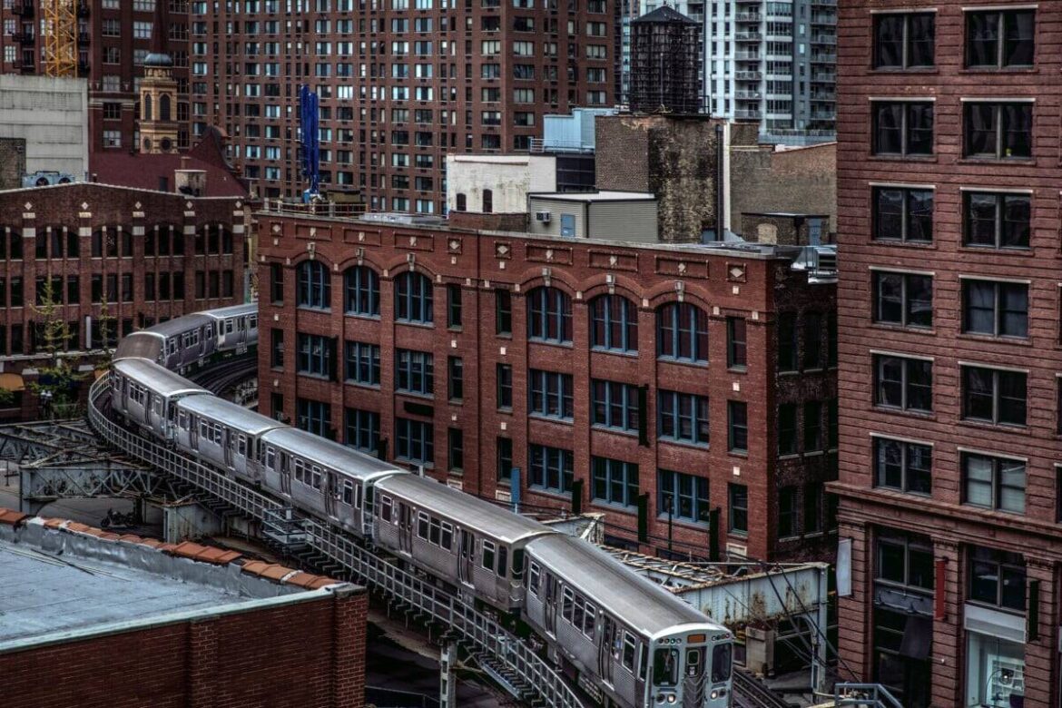 L train in Chicago.jpg