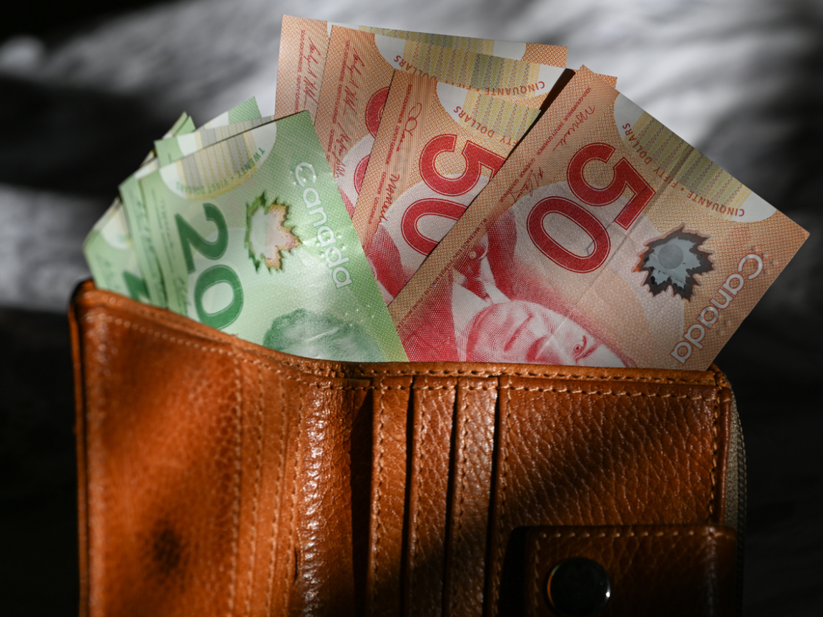 0806 mg canadian household money.png